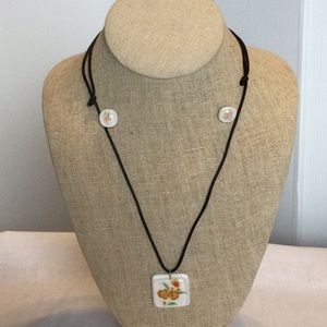 ‼️final must bundle ‼️Glass Flower Necklace/Earrings Set